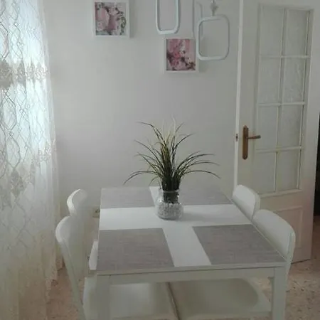 Comfy, Convenient & Classy Apartment, All For You