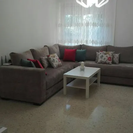 Comfy, Convenient & Classy Apartment, All For You